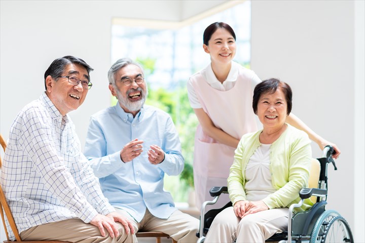 《相模原市南区》週払いOK・グループホームでの介護スタッフ！（週4～5・日勤）