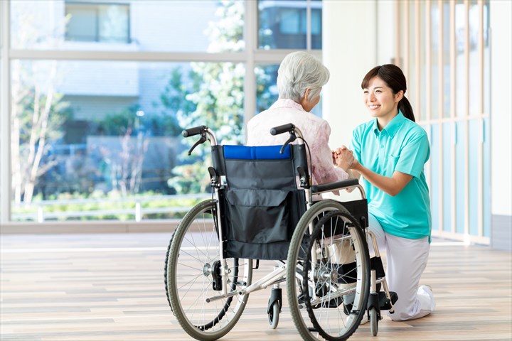 《船橋市》週払いOK・ユニット型特別養護老人ホームでの介護スタッフ！（Web面接OK・週休2日）