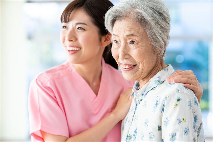 《川崎市麻生区》週払いOK・従来型特別養護老人ホームでの介護スタッフ！（週休2日・日勤）