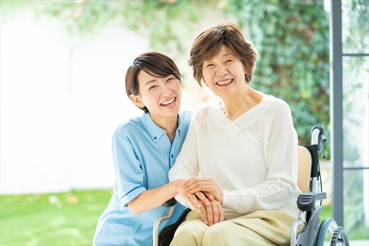 《世田谷区》週払いOK・デイサービス利用者の送迎ドライバー兼介護スタッフ！（週休2日・日勤）