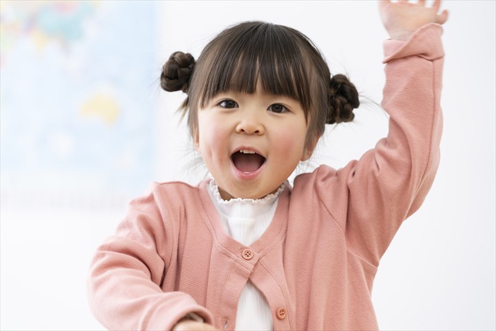 《世田谷区》週払いOK・普通車での英会話スクール生徒の送迎ドライバー！（Web面接OK・高時給）