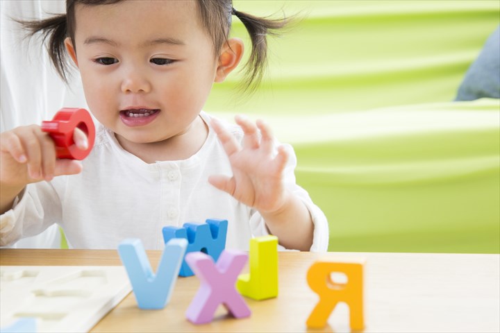 《港区》週払いOK・英会話教室利用者の送迎の添乗スタッフ！（Web面接OK・短時間14:00～20:00）